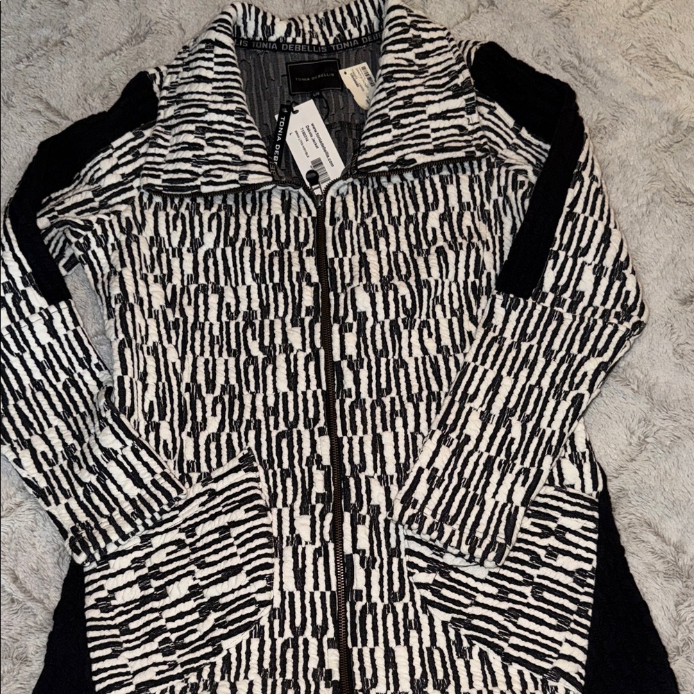 Tonia DeBellis Black and White jacket size large 150